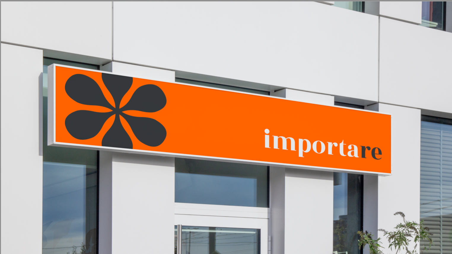 Fachada da loja Importare em laranja com a pétala e o logotipo