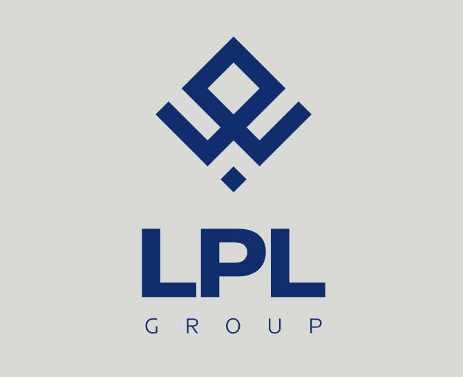 Assinatura vertical LPL Group em azul sobre cinza